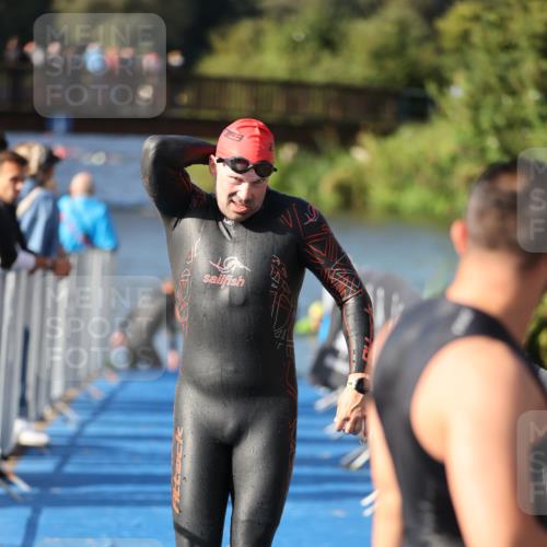 25.08.2024 - Elbe Triathlon Hamburg H.Heesch http://msf.ph/oto/6861284 25.08.2024 09:16:52 Schwimmen 347, 387, 390 meine-sportfotos.de