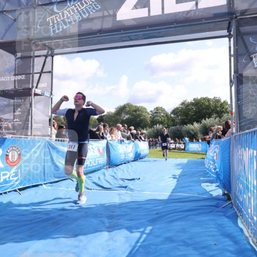 25.08.2024 - Elbe Triathlon Hamburg H.Heesch http://msf.ph/oto/6861287 25.08.2024 11:04:01 Ziel 264, 282, 317 meine-sportfotos.de