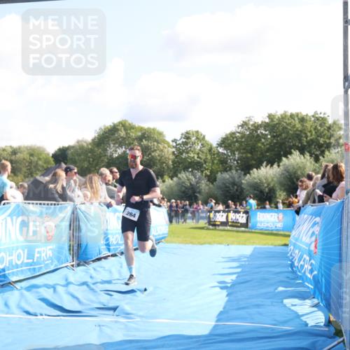 25.08.2024 - Elbe Triathlon Hamburg H.Heesch http://msf.ph/oto/6861299 25.08.2024 11:04:03 Ziel 264, 282, 317 meine-sportfotos.de