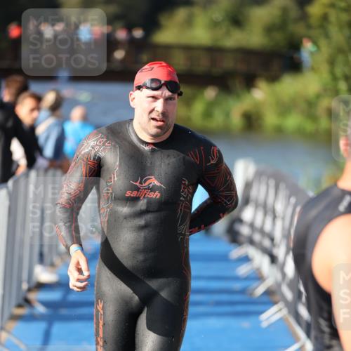 25.08.2024 - Elbe Triathlon Hamburg H.Heesch http://msf.ph/oto/6861300 25.08.2024 09:16:53 Schwimmen 347, 387, 390 meine-sportfotos.de