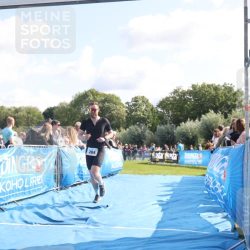 25.08.2024 - Elbe Triathlon Hamburg H.Heesch http://msf.ph/oto/6861307 25.08.2024 11:04:03 Ziel 264, 282, 317 meine-sportfotos.de