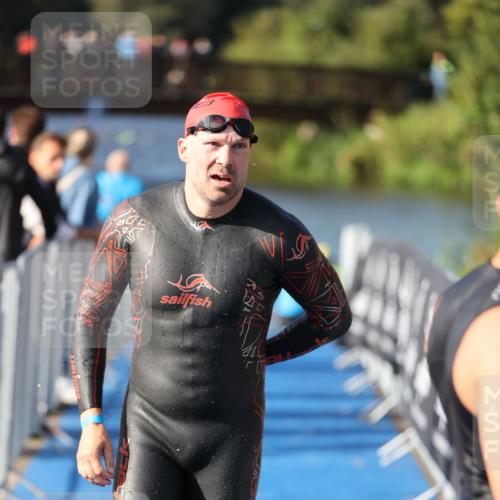 25.08.2024 - Elbe Triathlon Hamburg H.Heesch http://msf.ph/oto/6861311 25.08.2024 09:16:53 Schwimmen 347, 387, 390 meine-sportfotos.de