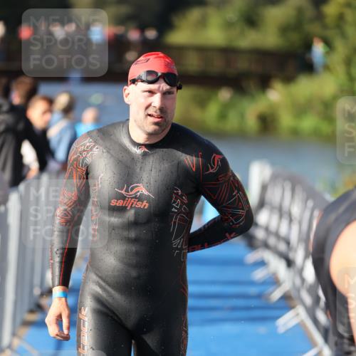25.08.2024 - Elbe Triathlon Hamburg H.Heesch http://msf.ph/oto/6861319 25.08.2024 09:16:53 Schwimmen 347, 387, 390 meine-sportfotos.de