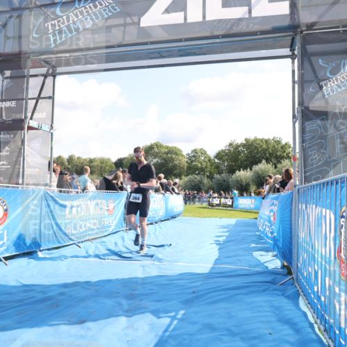 25.08.2024 - Elbe Triathlon Hamburg H.Heesch http://msf.ph/oto/6861327 25.08.2024 11:04:03 Ziel 264, 282, 317 meine-sportfotos.de
