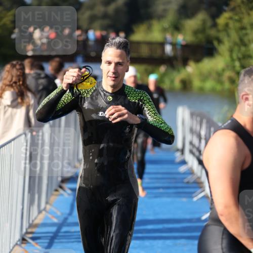 25.08.2024 - Elbe Triathlon Hamburg H.Heesch http://msf.ph/oto/6861346 25.08.2024 09:17:09 Schwimmen 304, 307, 347, 370, 378, 387, 417, 434 meine-sportfotos.de