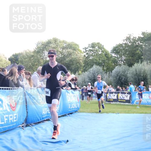 25.08.2024 - Elbe Triathlon Hamburg H.Heesch http://msf.ph/oto/6861354 25.08.2024 11:04:17 Ziel 210, 296 meine-sportfotos.de