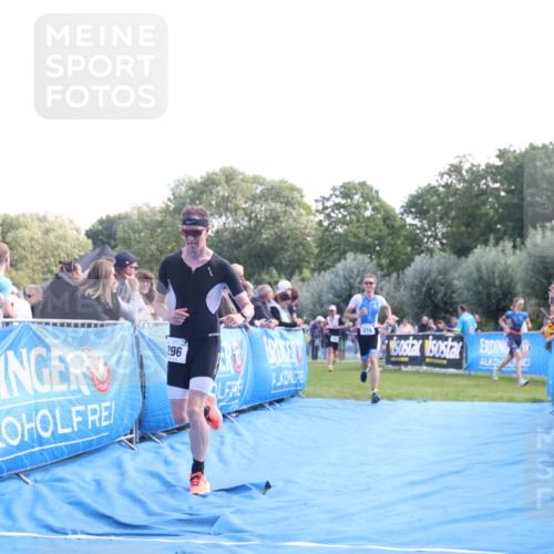 25.08.2024 - Elbe Triathlon Hamburg H.Heesch http://msf.ph/oto/6861365 25.08.2024 11:04:17 Ziel 210, 296 meine-sportfotos.de