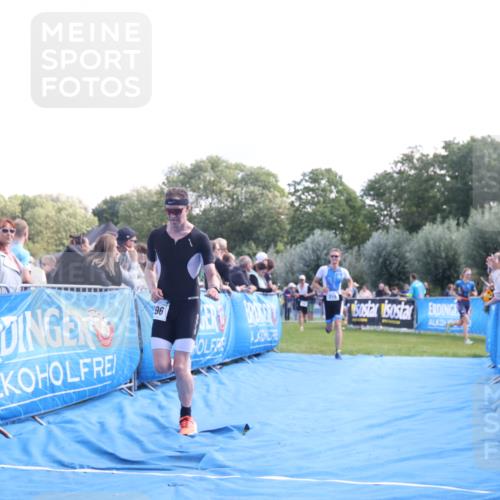 25.08.2024 - Elbe Triathlon Hamburg H.Heesch http://msf.ph/oto/6861368 25.08.2024 11:04:18 Ziel 210, 296, 339 meine-sportfotos.de