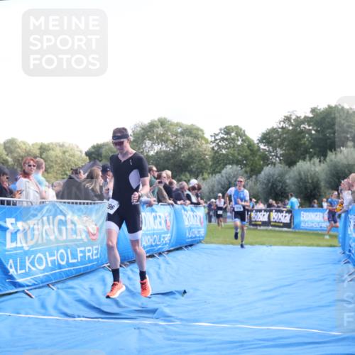 25.08.2024 - Elbe Triathlon Hamburg H.Heesch http://msf.ph/oto/6861375 25.08.2024 11:04:18 Ziel 210, 296, 339 meine-sportfotos.de