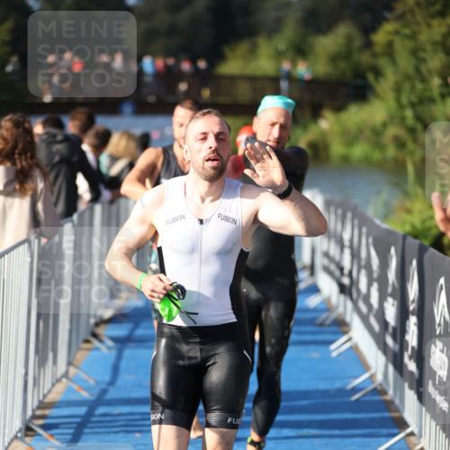25.08.2024 - Elbe Triathlon Hamburg H.Heesch http://msf.ph/oto/6861386 25.08.2024 09:17:15 Schwimmen 304, 307, 347, 370, 378, 387, 417, 434 meine-sportfotos.de