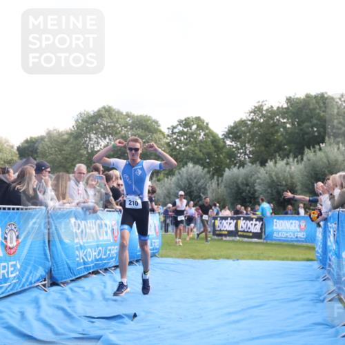 25.08.2024 - Elbe Triathlon Hamburg H.Heesch http://msf.ph/oto/6861388 25.08.2024 11:04:19 Ziel 138, 210, 296, 339 meine-sportfotos.de