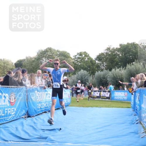 25.08.2024 - Elbe Triathlon Hamburg H.Heesch http://msf.ph/oto/6861394 25.08.2024 11:04:19 Ziel 138, 210, 296, 339 meine-sportfotos.de