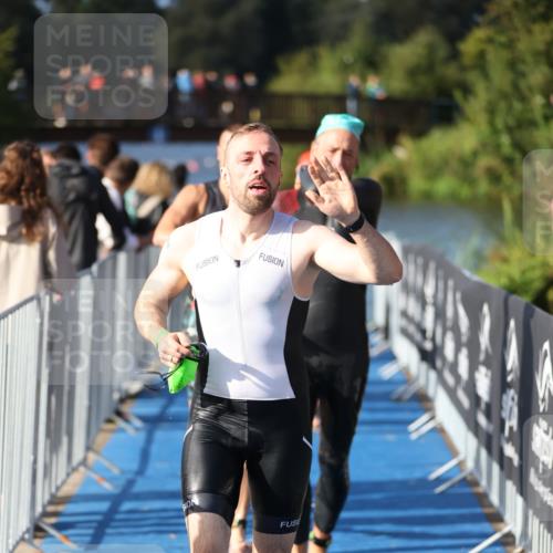 25.08.2024 - Elbe Triathlon Hamburg H.Heesch http://msf.ph/oto/6861395 25.08.2024 09:17:15 Schwimmen 304, 307, 347, 370, 378, 387, 417, 434 meine-sportfotos.de