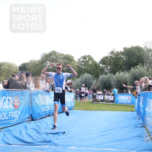25.08.2024 - Elbe Triathlon Hamburg H.Heesch http://msf.ph/oto/6861398 25.08.2024 11:04:19 Ziel 138, 210, 296, 339 meine-sportfotos.de