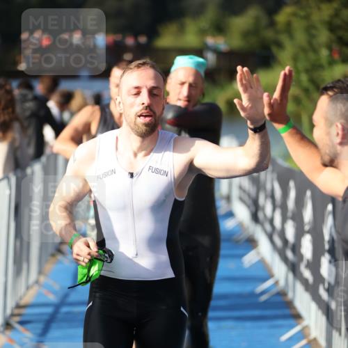 25.08.2024 - Elbe Triathlon Hamburg H.Heesch http://msf.ph/oto/6861400 25.08.2024 09:17:16 Schwimmen 304, 307, 347, 370, 378, 387, 417, 434 meine-sportfotos.de