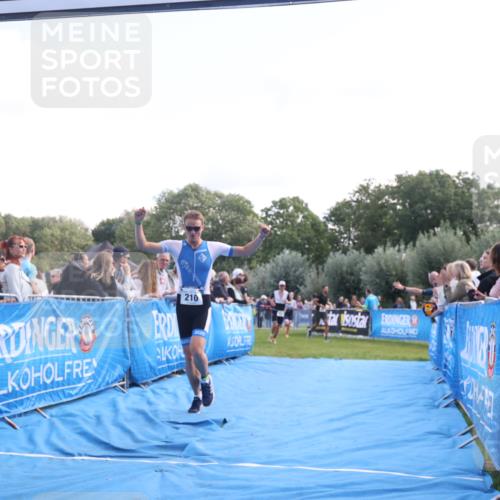 25.08.2024 - Elbe Triathlon Hamburg H.Heesch http://msf.ph/oto/6861408 25.08.2024 11:04:20 Ziel 138, 210, 296, 339 meine-sportfotos.de