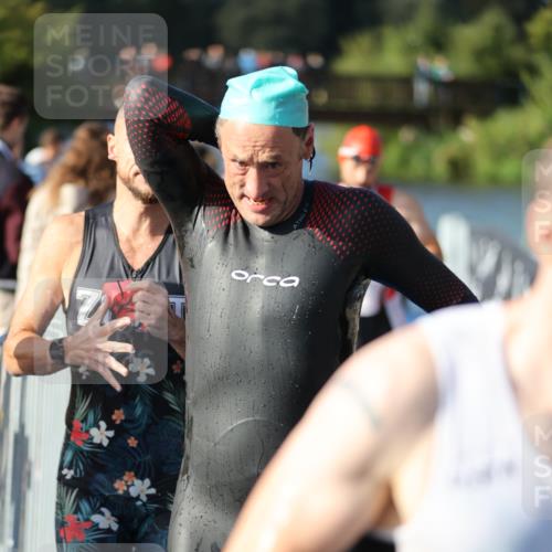25.08.2024 - Elbe Triathlon Hamburg H.Heesch http://msf.ph/oto/6861410 25.08.2024 09:17:17 Schwimmen 304, 307, 347, 370, 378, 417, 434 meine-sportfotos.de