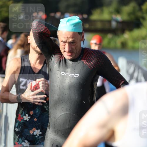 25.08.2024 - Elbe Triathlon Hamburg H.Heesch http://msf.ph/oto/6861415 25.08.2024 09:17:17 Schwimmen 304, 307, 347, 370, 378, 417, 434 meine-sportfotos.de