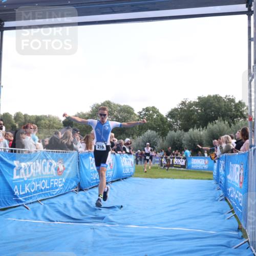 25.08.2024 - Elbe Triathlon Hamburg H.Heesch http://msf.ph/oto/6861416 25.08.2024 11:04:20 Ziel 138, 210, 296, 339 meine-sportfotos.de