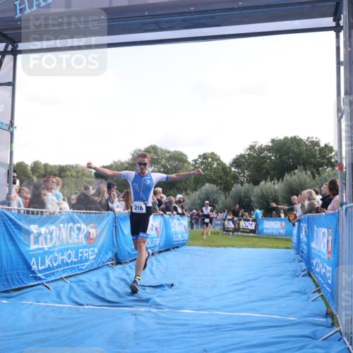 25.08.2024 - Elbe Triathlon Hamburg H.Heesch http://msf.ph/oto/6861419 25.08.2024 11:04:20 Ziel 138, 210, 296, 339 meine-sportfotos.de