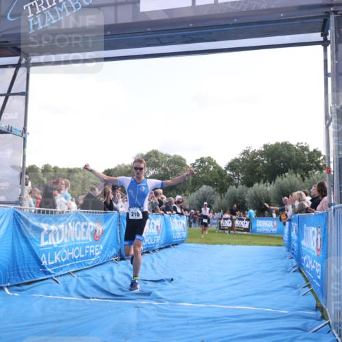 25.08.2024 - Elbe Triathlon Hamburg H.Heesch http://msf.ph/oto/6861426 25.08.2024 11:04:20 Ziel 138, 210, 296, 339 meine-sportfotos.de