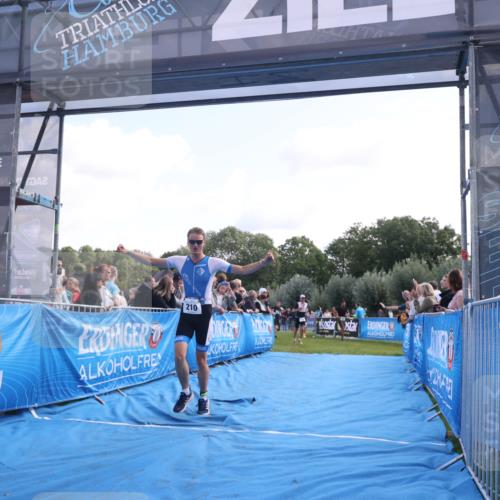 25.08.2024 - Elbe Triathlon Hamburg H.Heesch http://msf.ph/oto/6861434 25.08.2024 11:04:20 Ziel 138, 210, 296, 339 meine-sportfotos.de