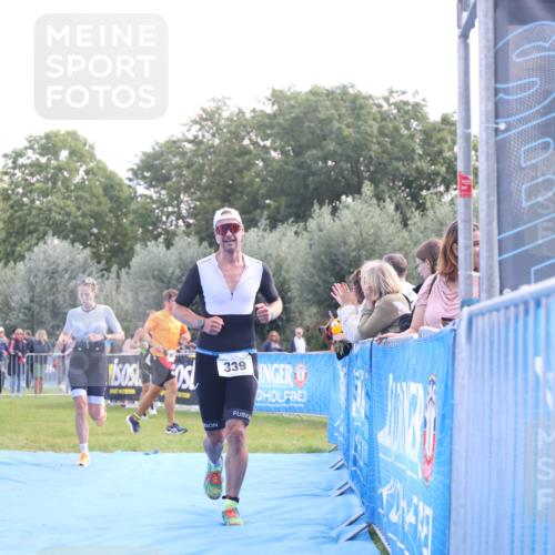 25.08.2024 - Elbe Triathlon Hamburg H.Heesch http://msf.ph/oto/6861470 25.08.2024 11:04:24 Ziel 138, 210, 296, 339 meine-sportfotos.de