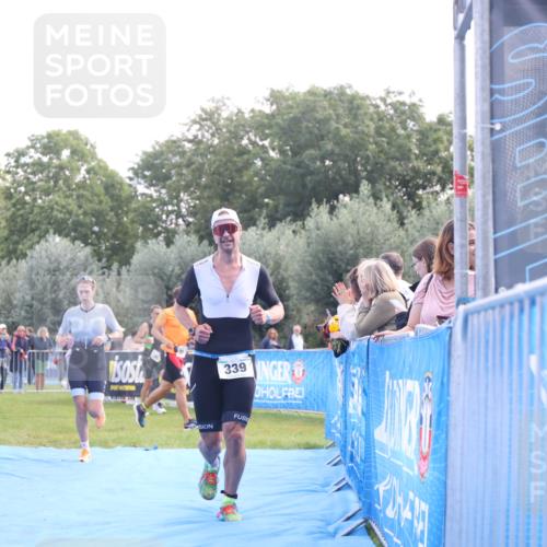 25.08.2024 - Elbe Triathlon Hamburg H.Heesch http://msf.ph/oto/6861473 25.08.2024 11:04:24 Ziel 138, 210, 296, 339 meine-sportfotos.de