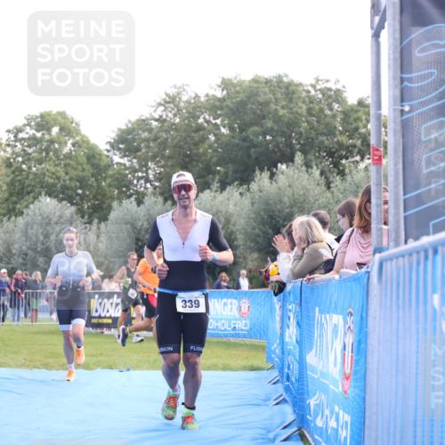 25.08.2024 - Elbe Triathlon Hamburg H.Heesch http://msf.ph/oto/6861479 25.08.2024 11:04:24 Ziel 138, 210, 296, 339 meine-sportfotos.de