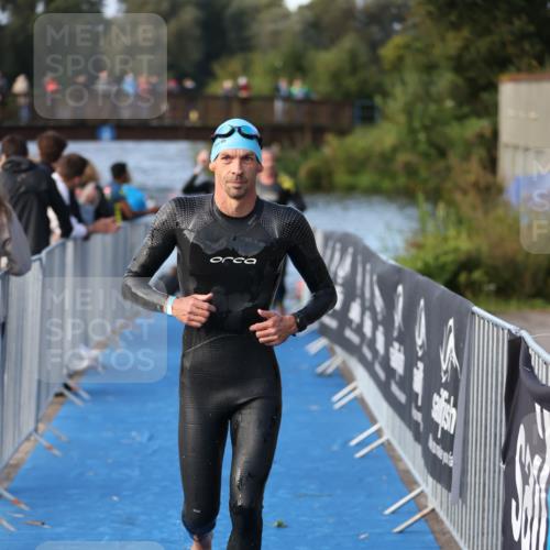 25.08.2024 - Elbe Triathlon Hamburg H.Heesch http://msf.ph/oto/6861492 25.08.2024 09:17:58 Schwimmen 361, 381, 384, 421, 435 meine-sportfotos.de