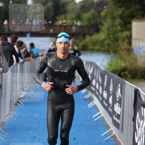 25.08.2024 - Elbe Triathlon Hamburg H.Heesch http://msf.ph/oto/6861497 25.08.2024 09:17:58 Schwimmen 361, 381, 384, 421, 435 meine-sportfotos.de