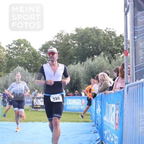 25.08.2024 - Elbe Triathlon Hamburg H.Heesch http://msf.ph/oto/6861502 25.08.2024 11:04:25 Ziel 138, 210, 296, 339 meine-sportfotos.de