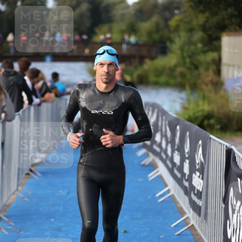 25.08.2024 - Elbe Triathlon Hamburg H.Heesch http://msf.ph/oto/6861503 25.08.2024 09:17:58 Schwimmen 361, 381, 384, 421, 435 meine-sportfotos.de