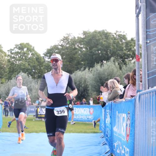 25.08.2024 - Elbe Triathlon Hamburg H.Heesch http://msf.ph/oto/6861510 25.08.2024 11:04:25 Ziel 138, 210, 296, 339 meine-sportfotos.de