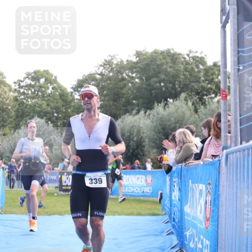 25.08.2024 - Elbe Triathlon Hamburg H.Heesch http://msf.ph/oto/6861514 25.08.2024 11:04:25 Ziel 138, 210, 296, 339 meine-sportfotos.de
