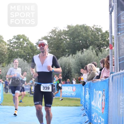 25.08.2024 - Elbe Triathlon Hamburg H.Heesch http://msf.ph/oto/6861518 25.08.2024 11:04:25 Ziel 138, 210, 296, 339 meine-sportfotos.de