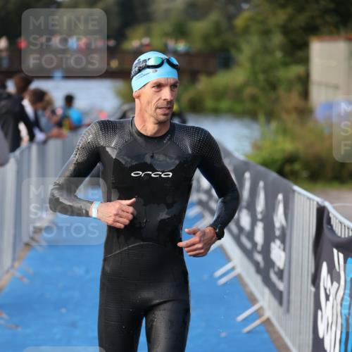 25.08.2024 - Elbe Triathlon Hamburg H.Heesch http://msf.ph/oto/6861525 25.08.2024 09:17:58 Schwimmen 361, 381, 384, 421, 435 meine-sportfotos.de