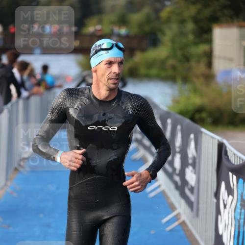25.08.2024 - Elbe Triathlon Hamburg H.Heesch http://msf.ph/oto/6861527 25.08.2024 09:17:58 Schwimmen 361, 381, 384, 421, 435 meine-sportfotos.de