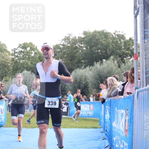 25.08.2024 - Elbe Triathlon Hamburg H.Heesch http://msf.ph/oto/6861528 25.08.2024 11:04:25 Ziel 138, 210, 296, 339 meine-sportfotos.de