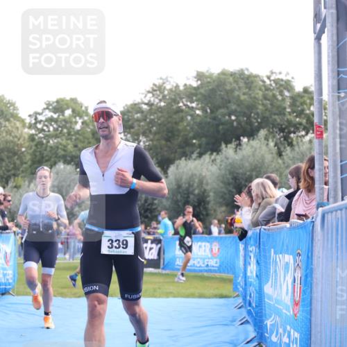 25.08.2024 - Elbe Triathlon Hamburg H.Heesch http://msf.ph/oto/6861532 25.08.2024 11:04:25 Ziel 138, 210, 296, 339 meine-sportfotos.de