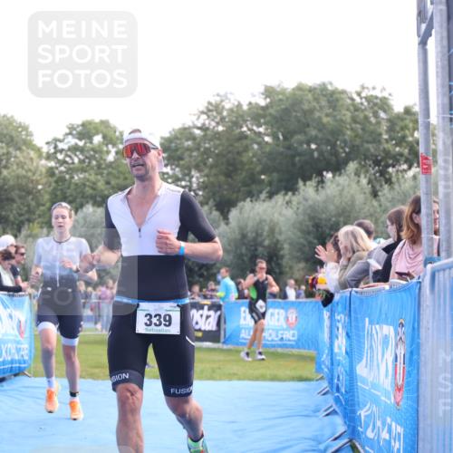 25.08.2024 - Elbe Triathlon Hamburg H.Heesch http://msf.ph/oto/6861536 25.08.2024 11:04:25 Ziel 138, 210, 296, 339 meine-sportfotos.de