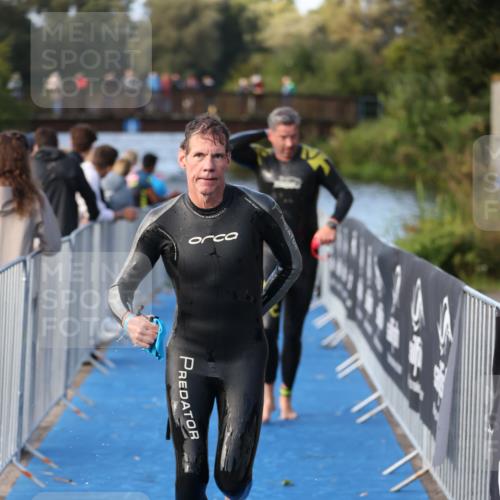 25.08.2024 - Elbe Triathlon Hamburg H.Heesch http://msf.ph/oto/6861537 25.08.2024 09:18:02 Schwimmen 361, 381, 384, 388, 421, 435 meine-sportfotos.de