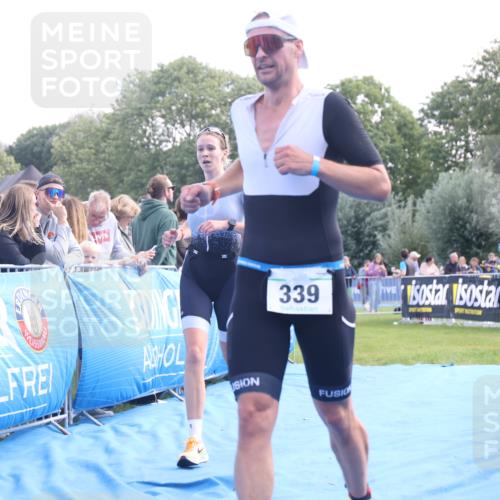 25.08.2024 - Elbe Triathlon Hamburg H.Heesch http://msf.ph/oto/6861540 25.08.2024 11:04:26 Ziel 138, 210, 339 meine-sportfotos.de