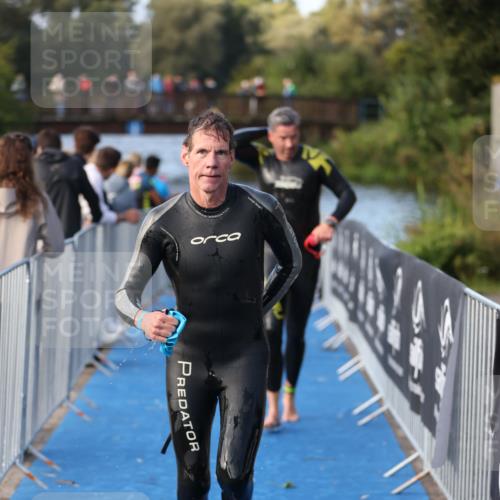 25.08.2024 - Elbe Triathlon Hamburg H.Heesch http://msf.ph/oto/6861543 25.08.2024 09:18:02 Schwimmen 361, 381, 384, 388, 421, 435 meine-sportfotos.de