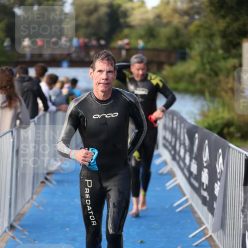 25.08.2024 - Elbe Triathlon Hamburg H.Heesch http://msf.ph/oto/6861547 25.08.2024 09:18:02 Schwimmen 361, 381, 384, 388, 421, 435 meine-sportfotos.de