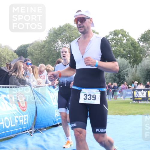 25.08.2024 - Elbe Triathlon Hamburg H.Heesch http://msf.ph/oto/6861549 25.08.2024 11:04:26 Ziel 138, 210, 339 meine-sportfotos.de