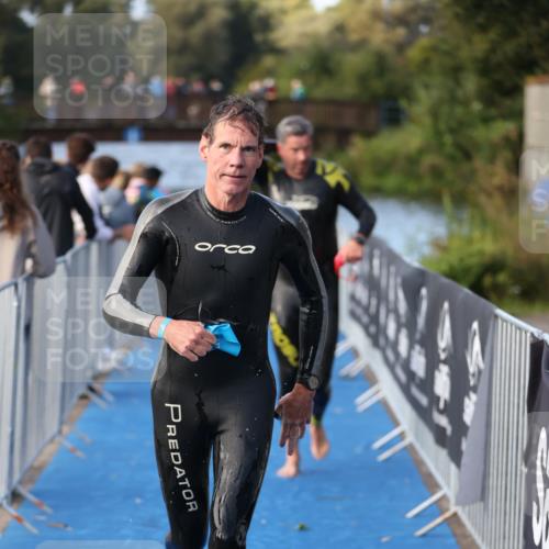 25.08.2024 - Elbe Triathlon Hamburg H.Heesch http://msf.ph/oto/6861561 25.08.2024 09:18:02 Schwimmen 361, 381, 384, 388, 421, 435 meine-sportfotos.de