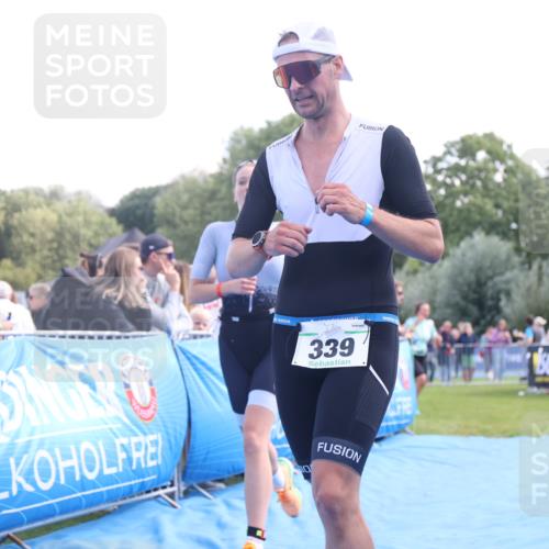 25.08.2024 - Elbe Triathlon Hamburg H.Heesch http://msf.ph/oto/6861563 25.08.2024 11:04:26 Ziel 138, 210, 339 meine-sportfotos.de
