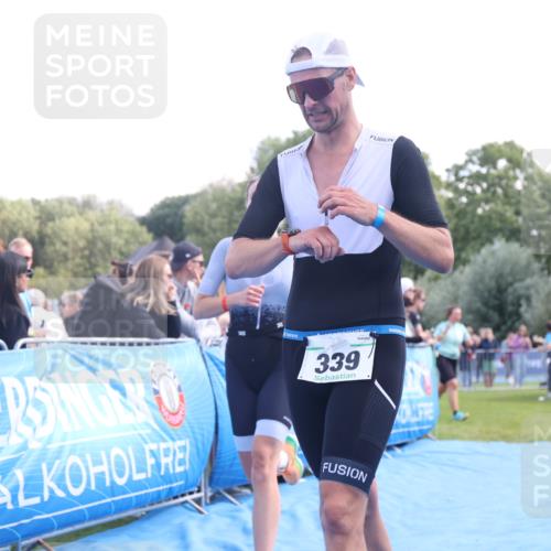 25.08.2024 - Elbe Triathlon Hamburg H.Heesch http://msf.ph/oto/6861566 25.08.2024 11:04:26 Ziel 138, 210, 339 meine-sportfotos.de