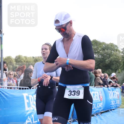 25.08.2024 - Elbe Triathlon Hamburg H.Heesch http://msf.ph/oto/6861573 25.08.2024 11:04:27 Ziel 138, 210, 339 meine-sportfotos.de